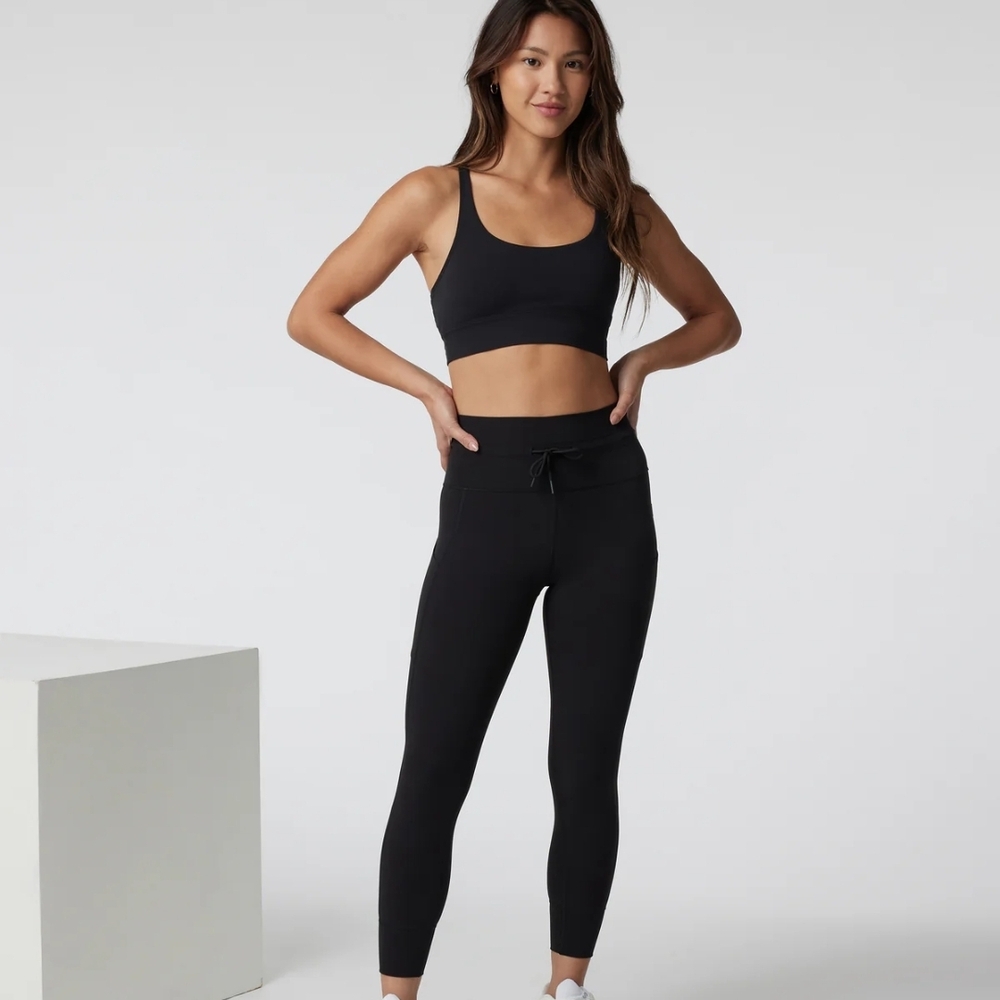 Vuori Women's Black Daily Active Leggings Small Short